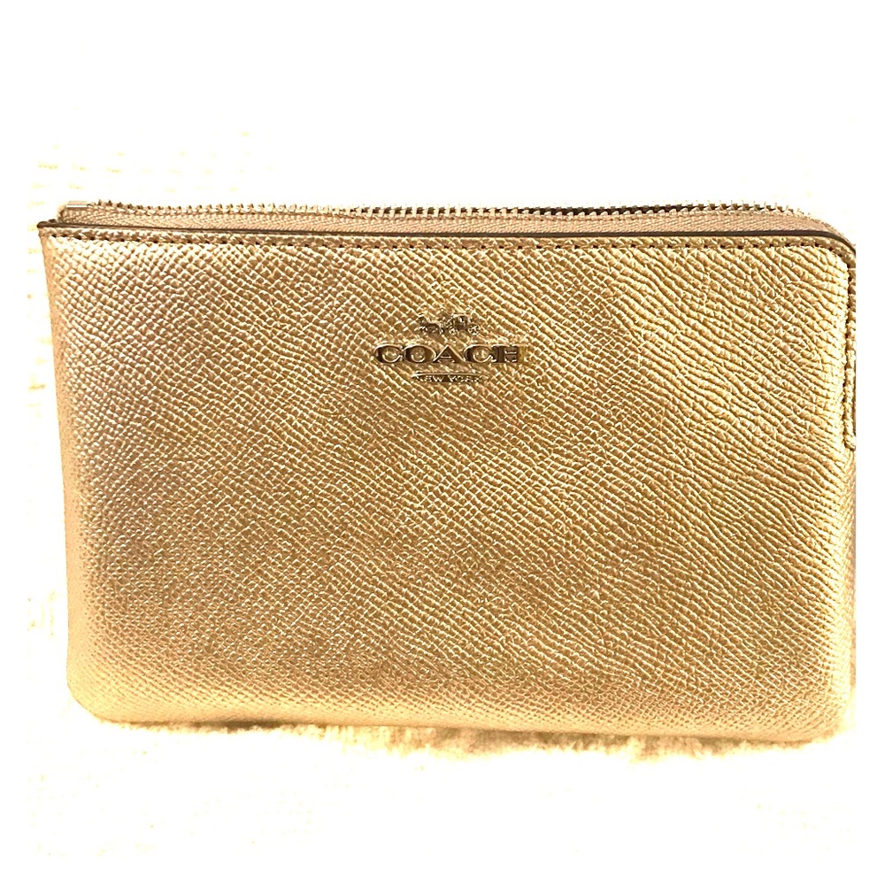 🆕Authentic Platinum Coach Wristlet🆕